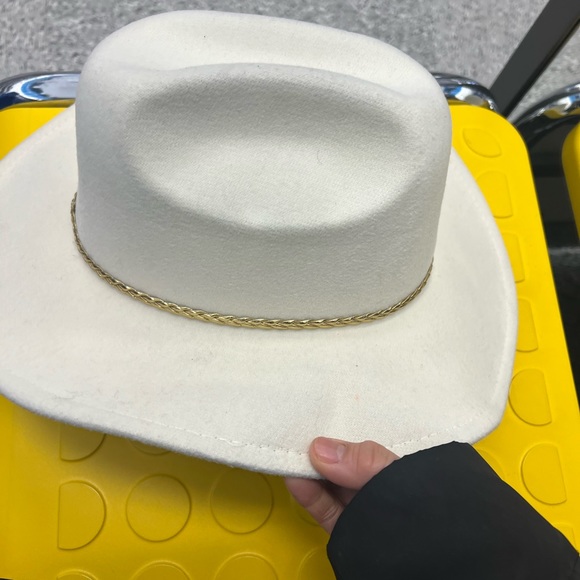 VINCE CAMUTO BUNDLE 2 - Picture 5 of 12